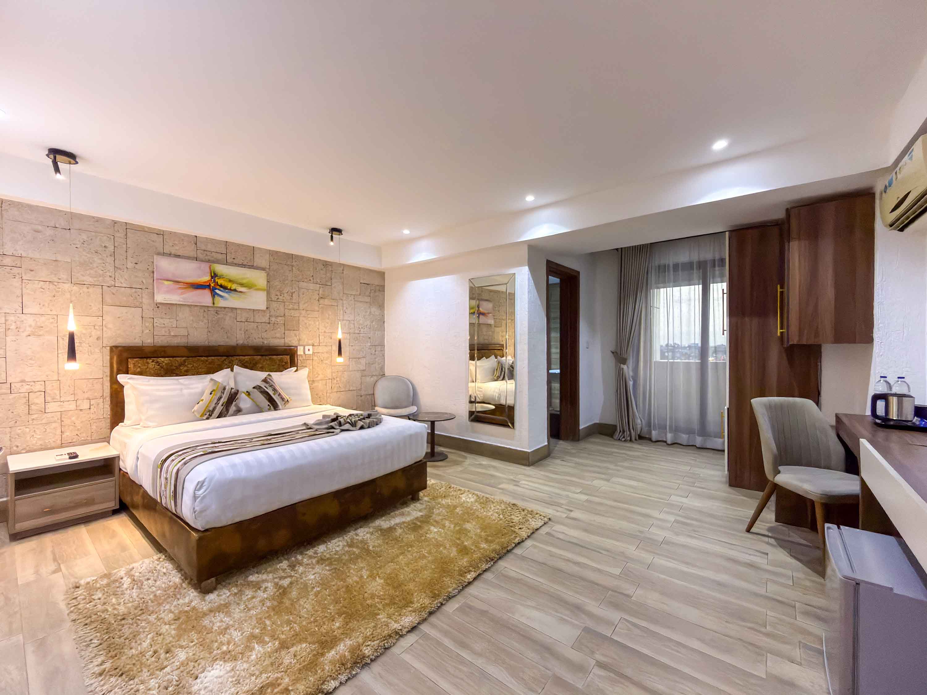 BUSINESS ROOM