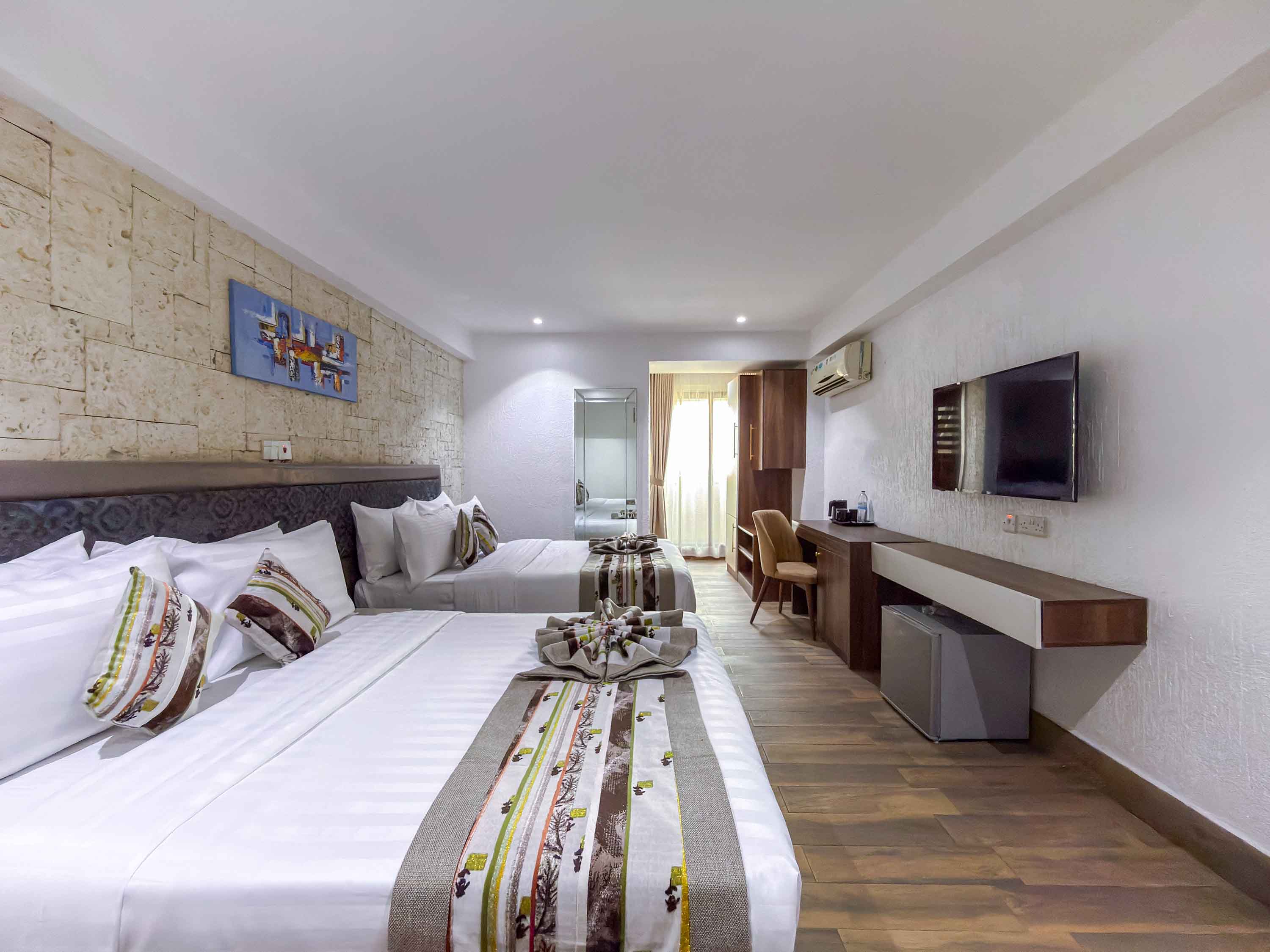 TWIN BED ROOM
