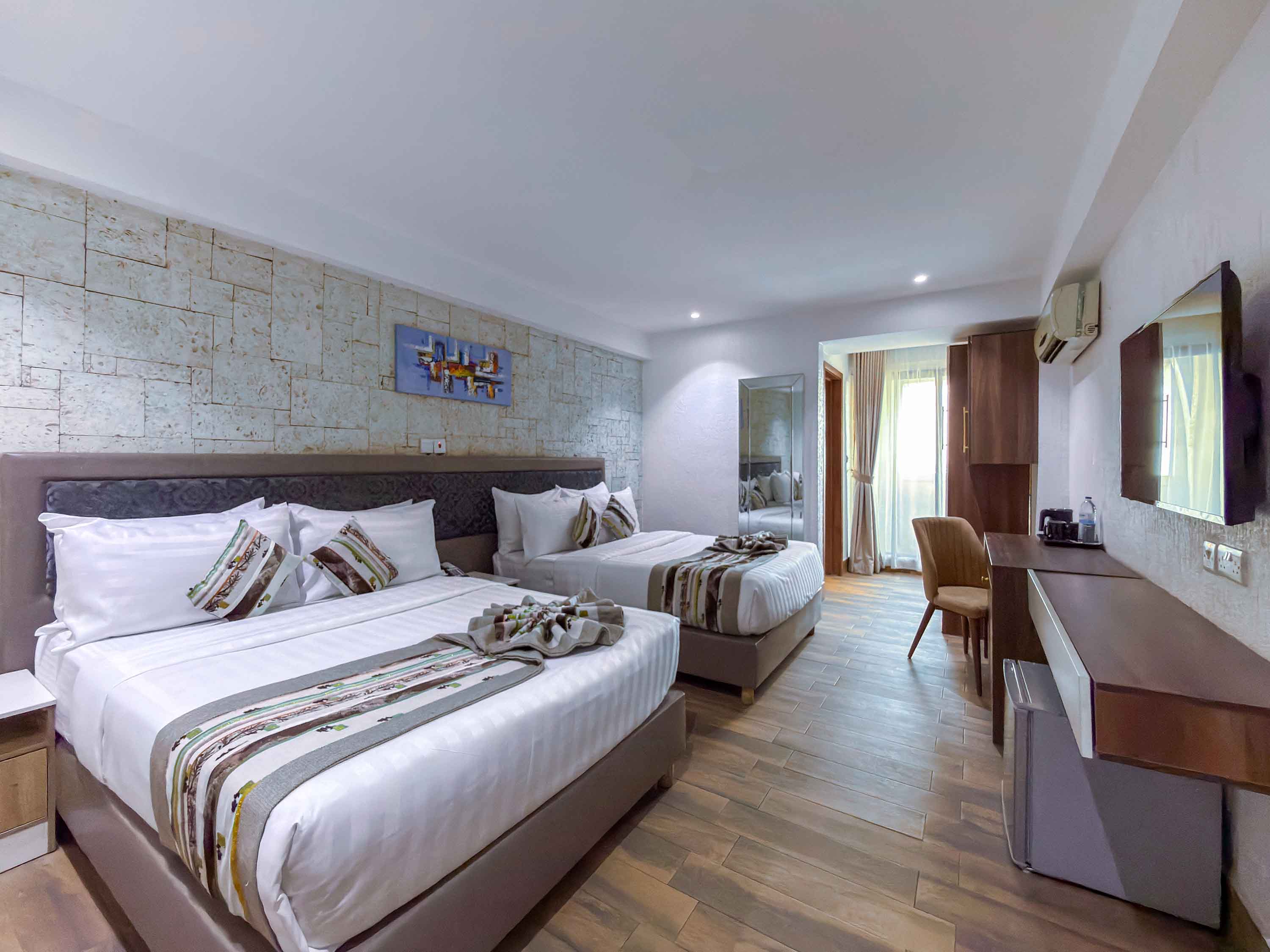 TWIN BED ROOM