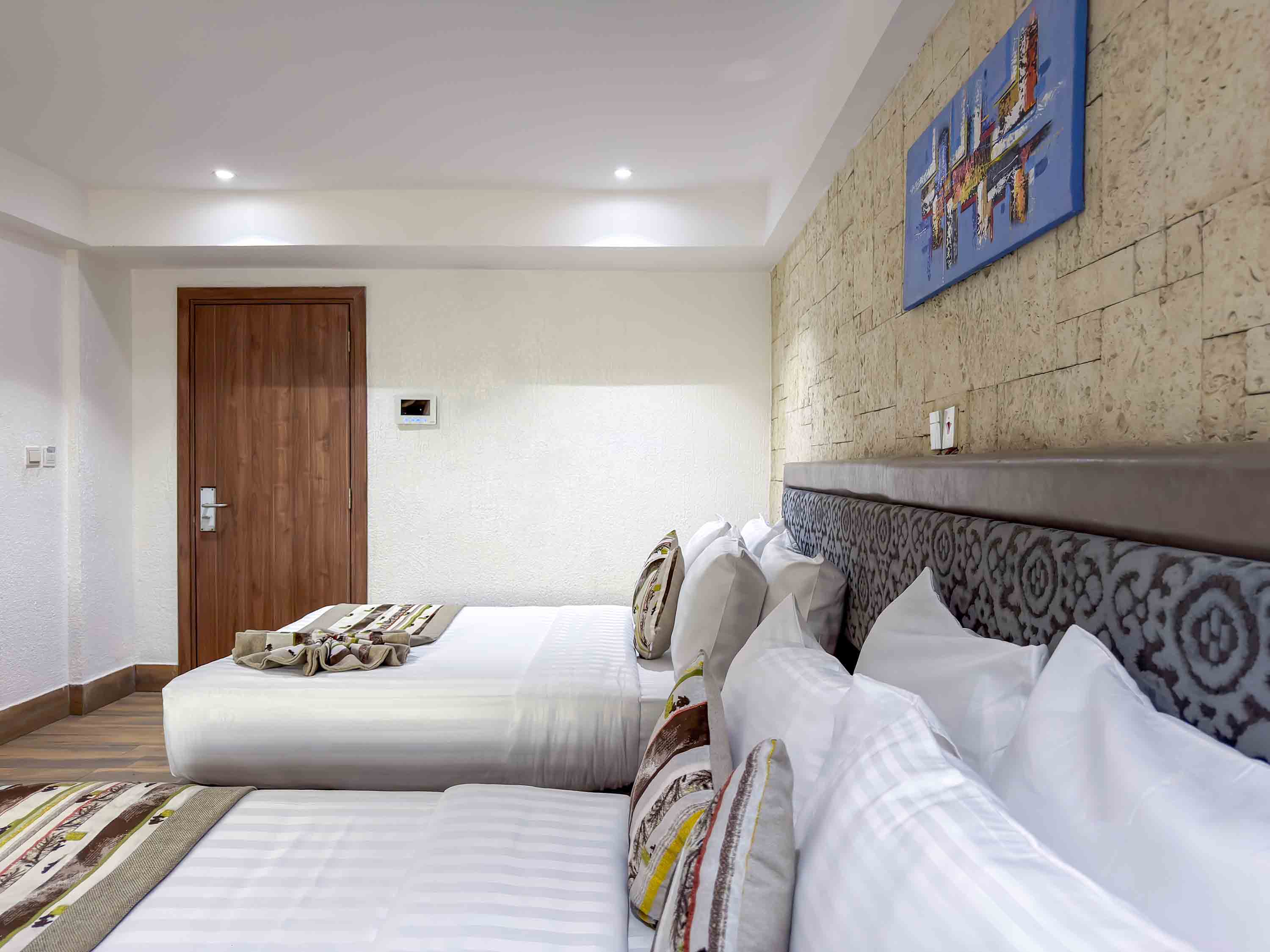 TWIN BED ROOM