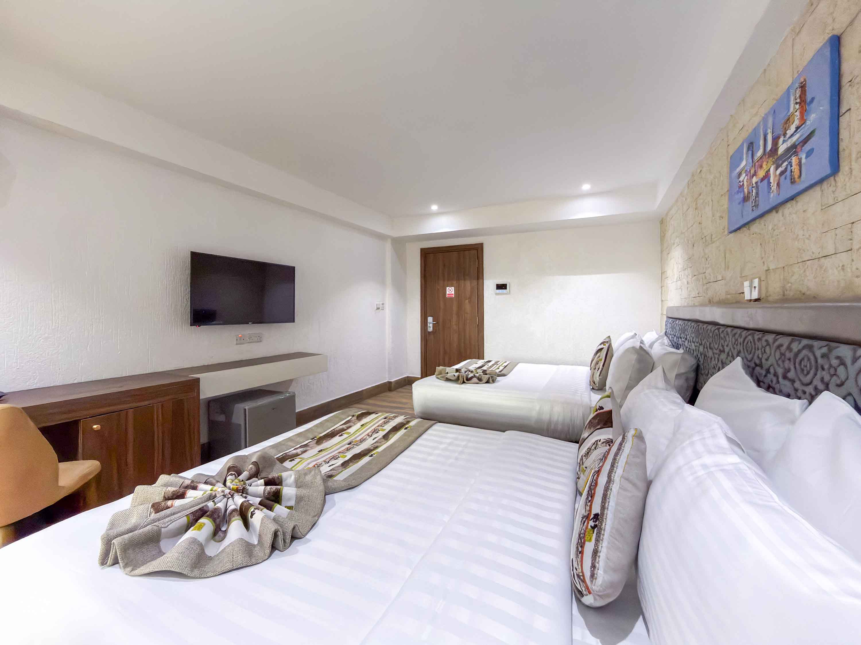 TWIN BED ROOM