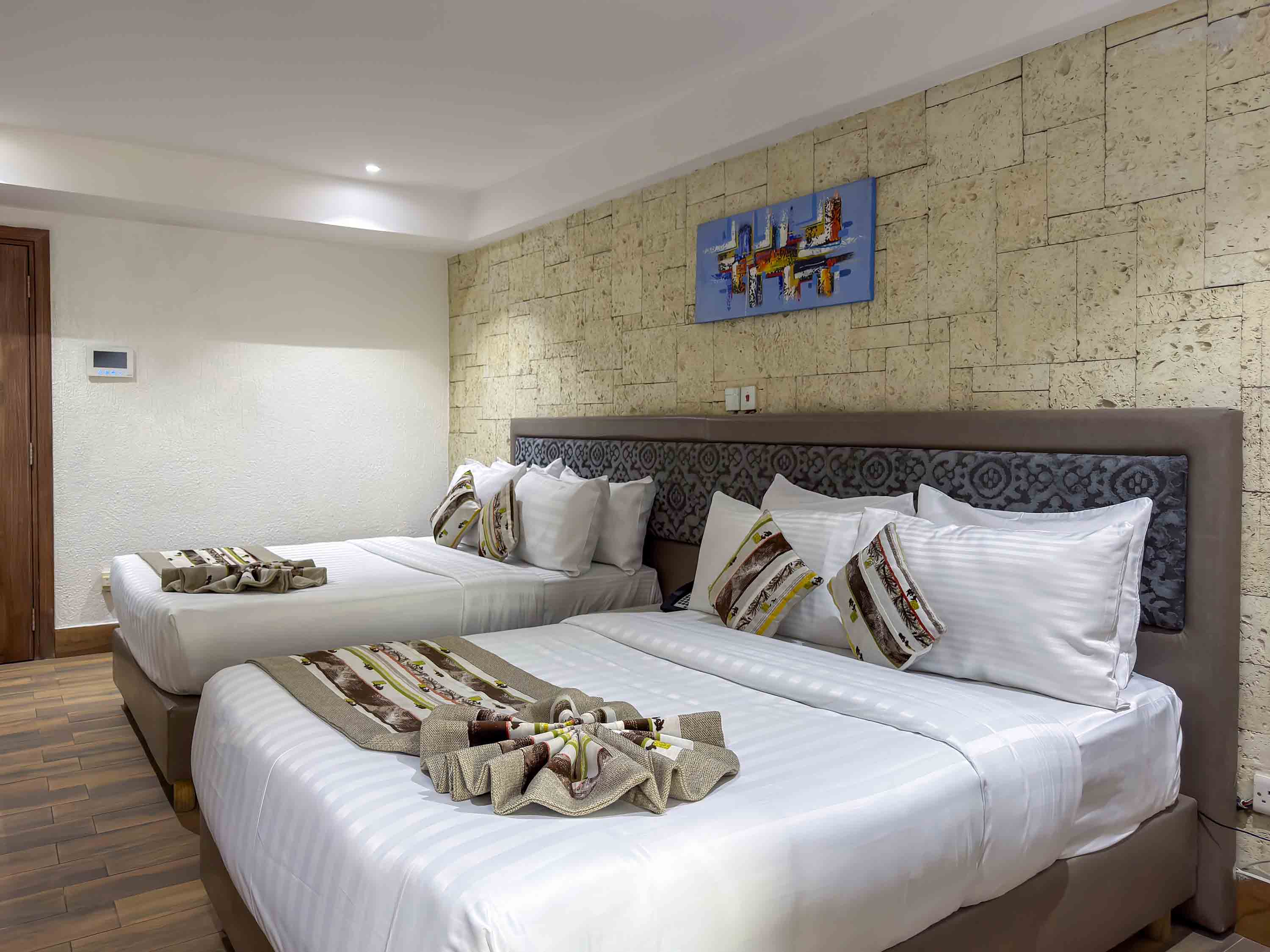 TWIN BED ROOM