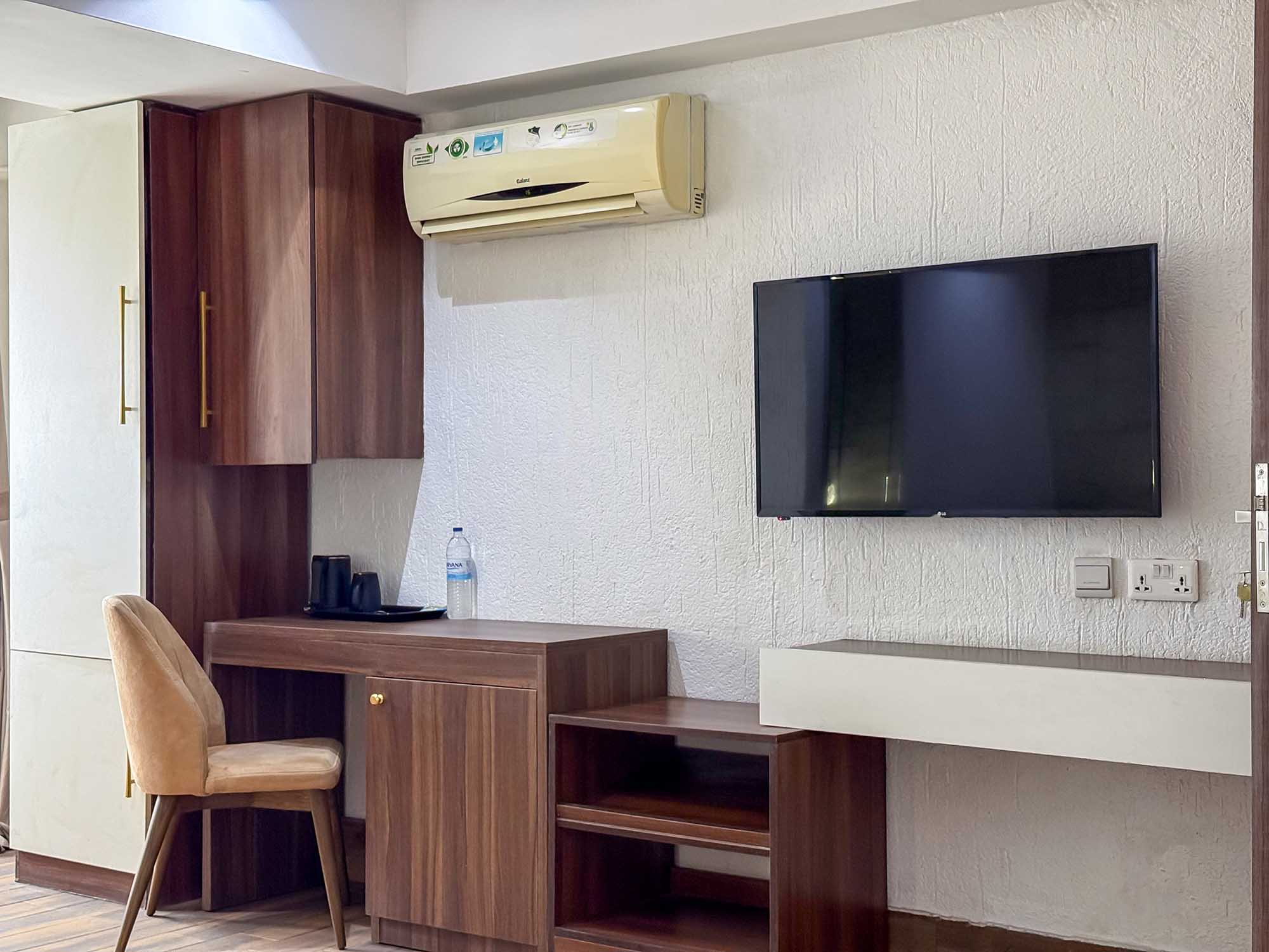 ADJOINING ROOM