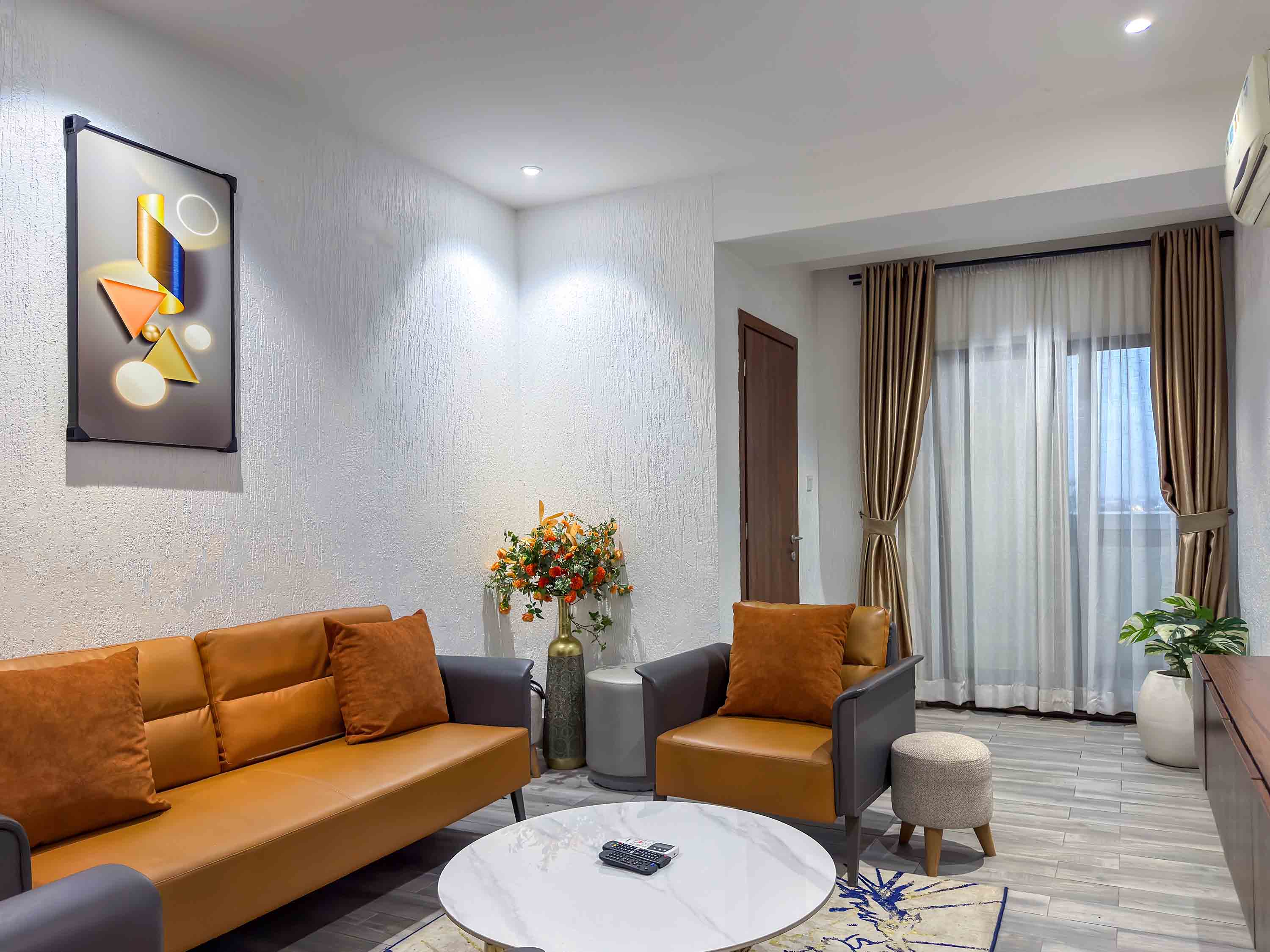 EXECUTIVE SUITE