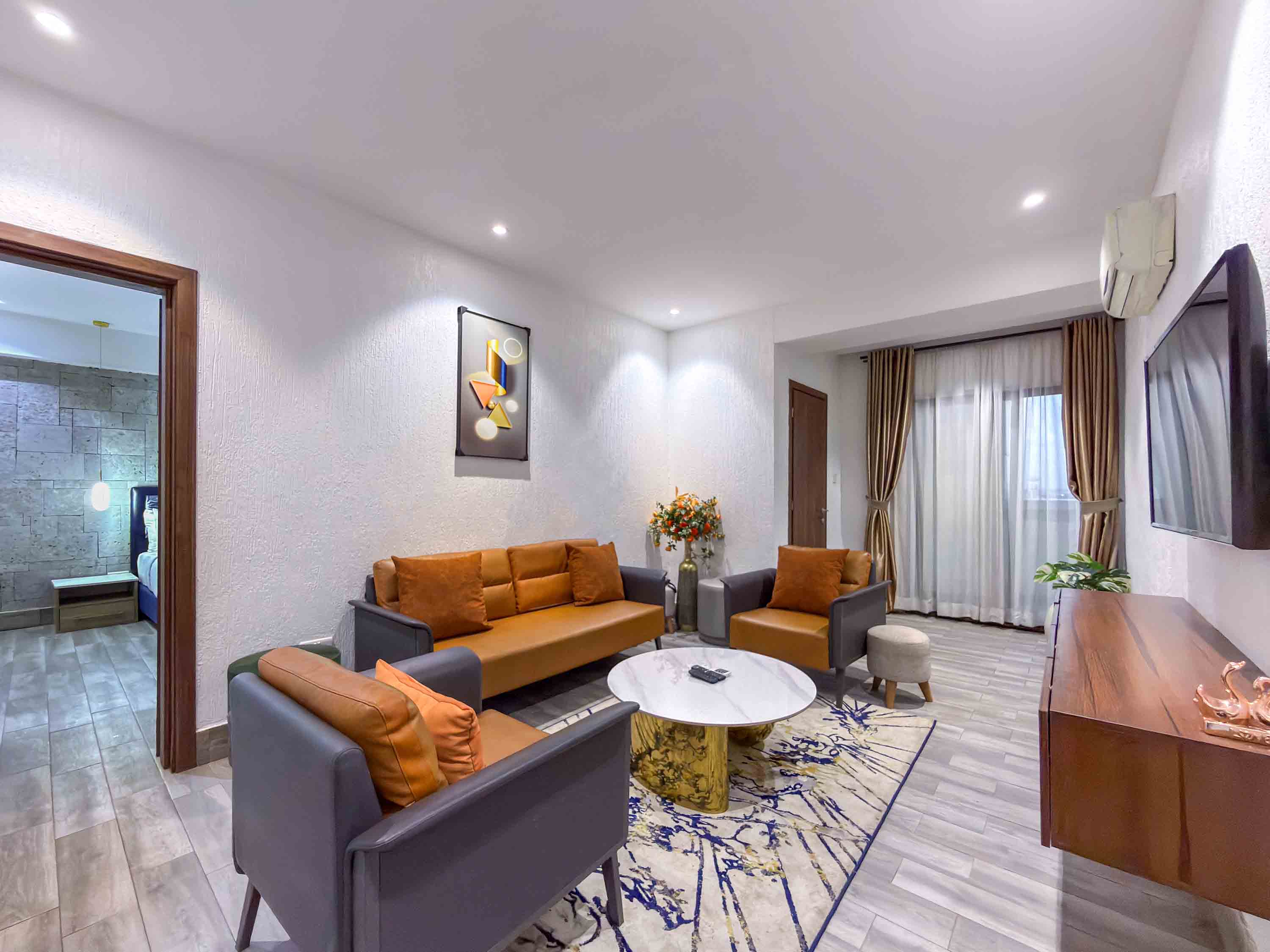 EXECUTIVE SUITE