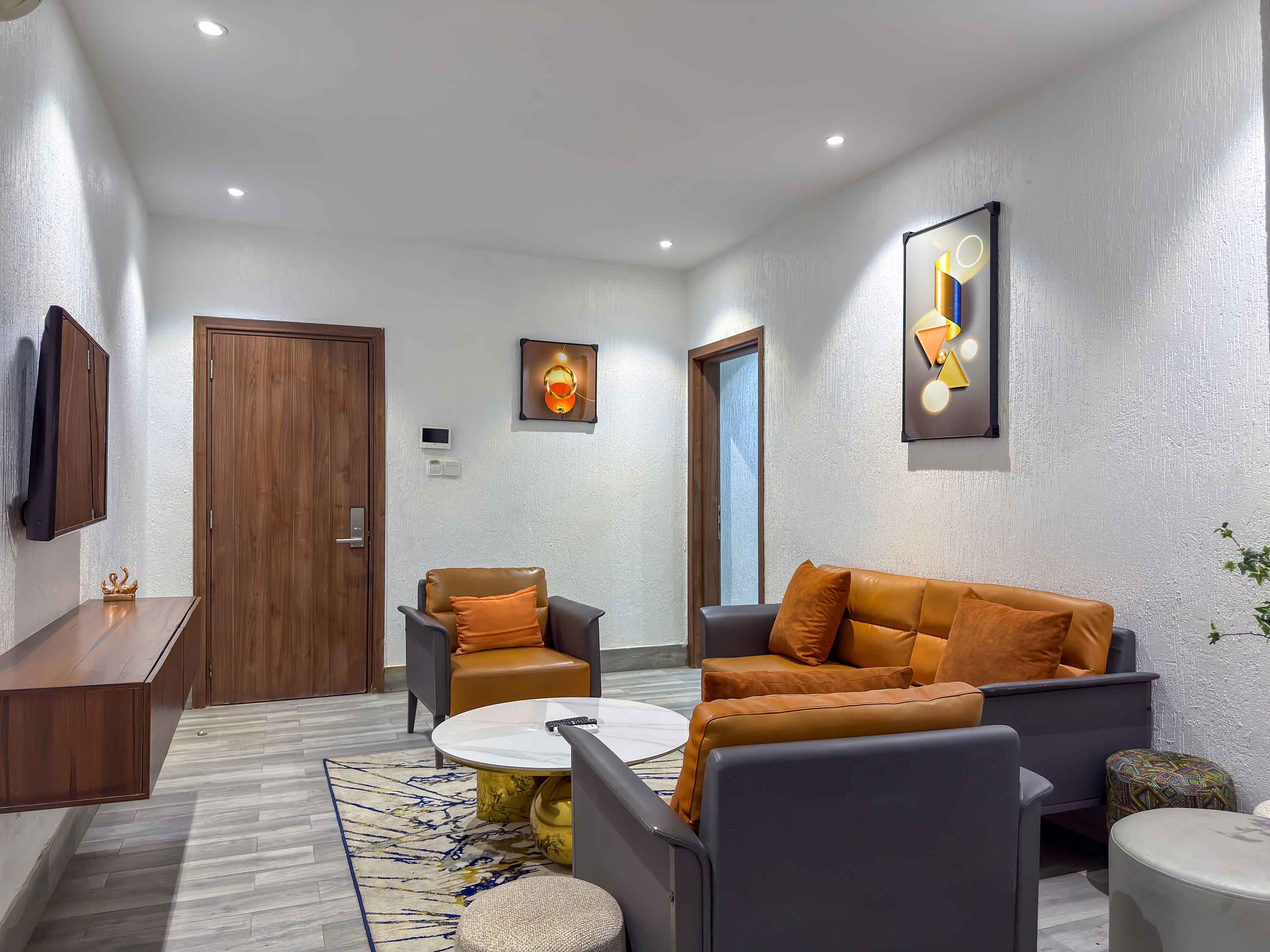 EXECUTIVE SUITE