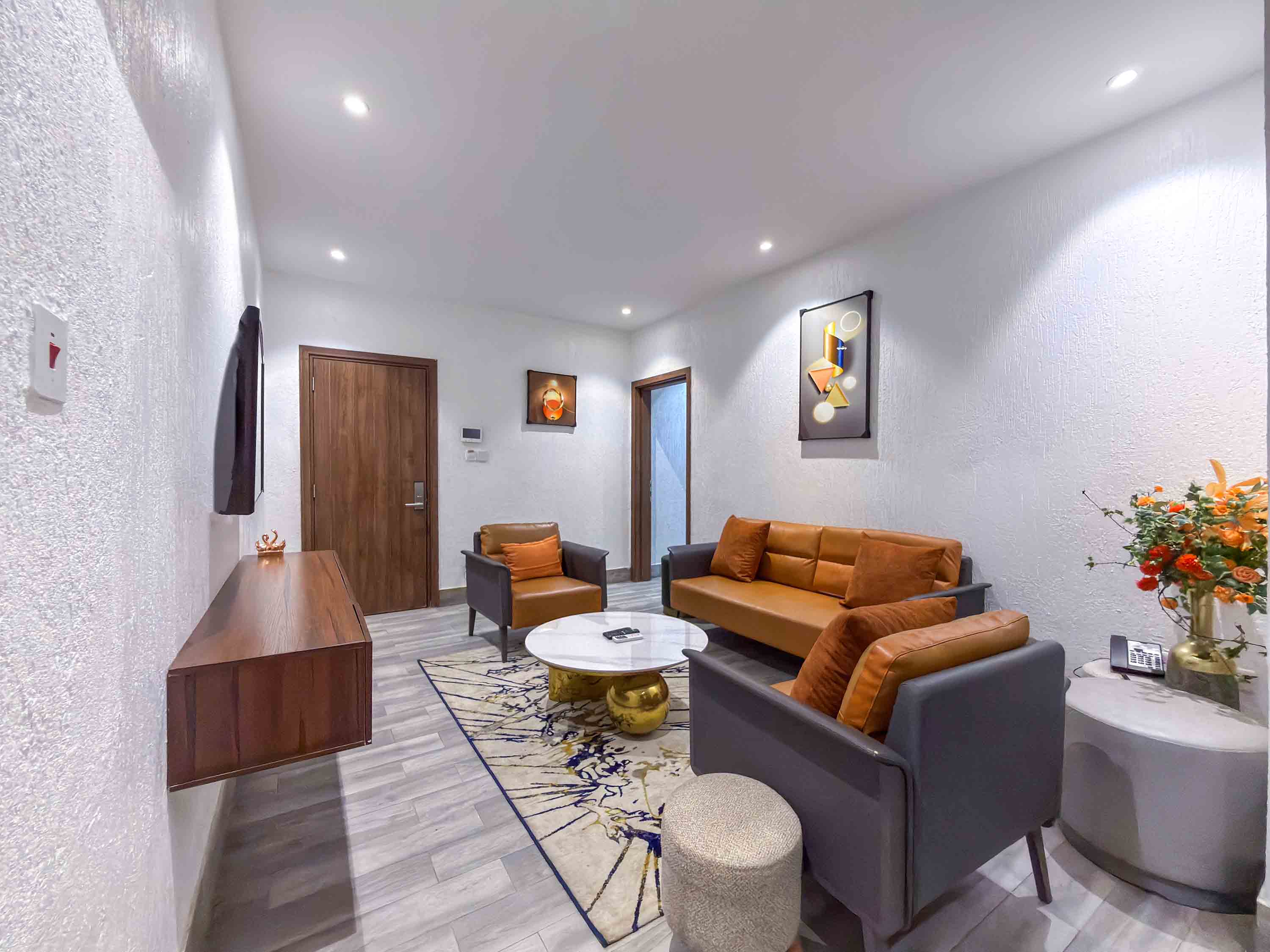 EXECUTIVE SUITE