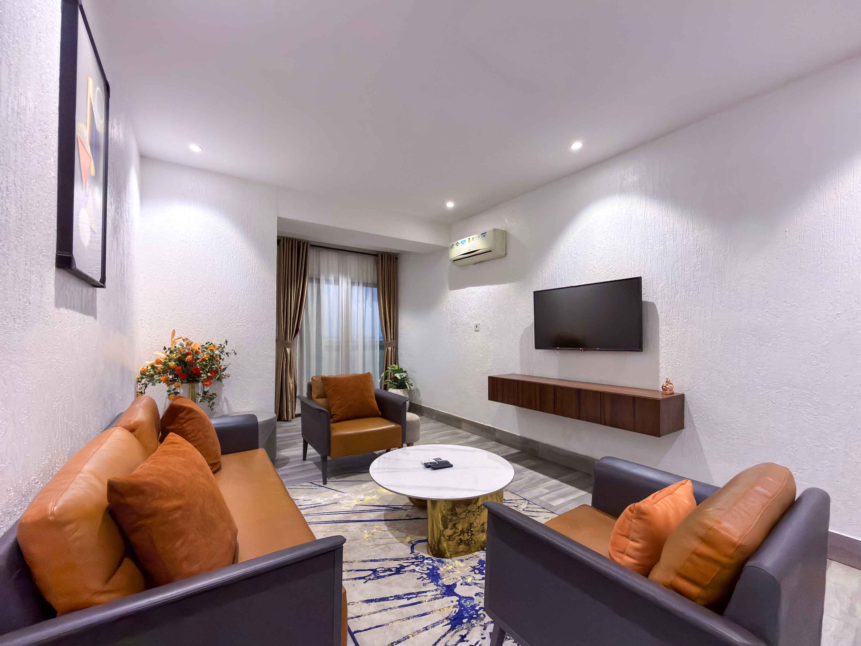 EXECUTIVE SUITE