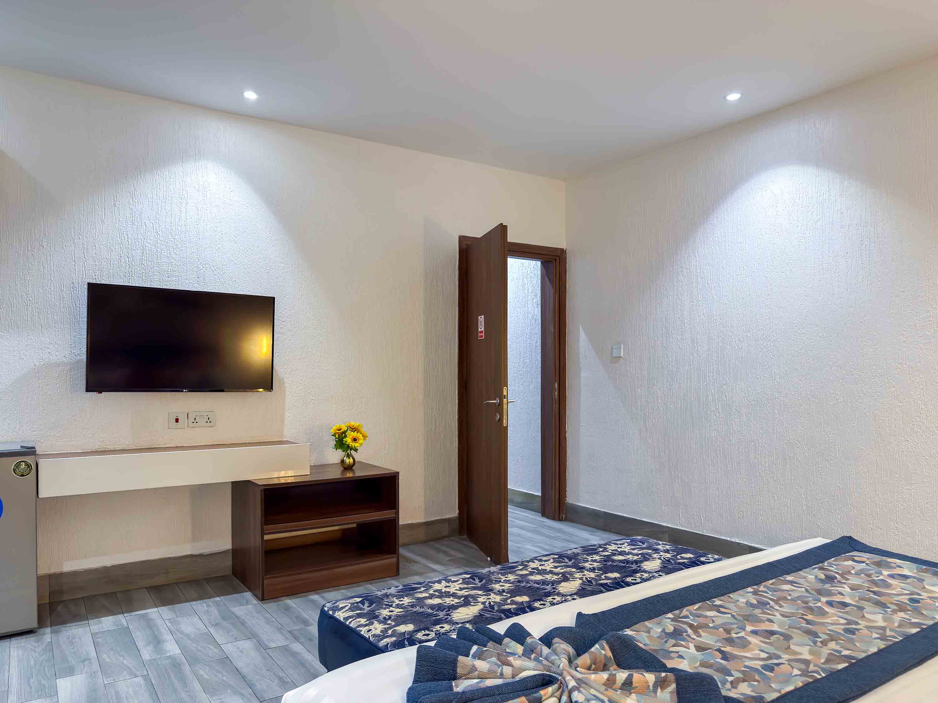EXECUTIVE SUITE