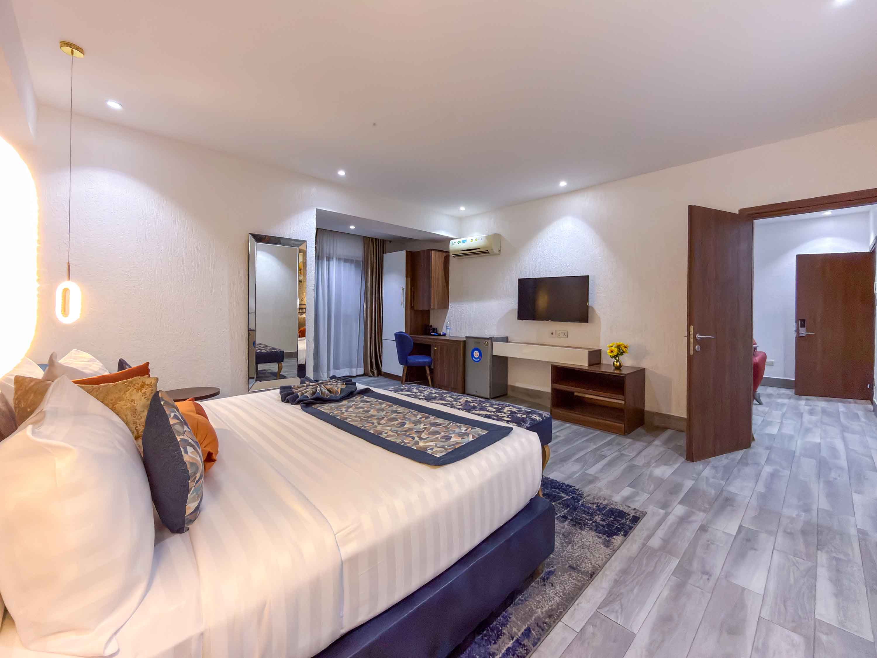 EXECUTIVE SUITE