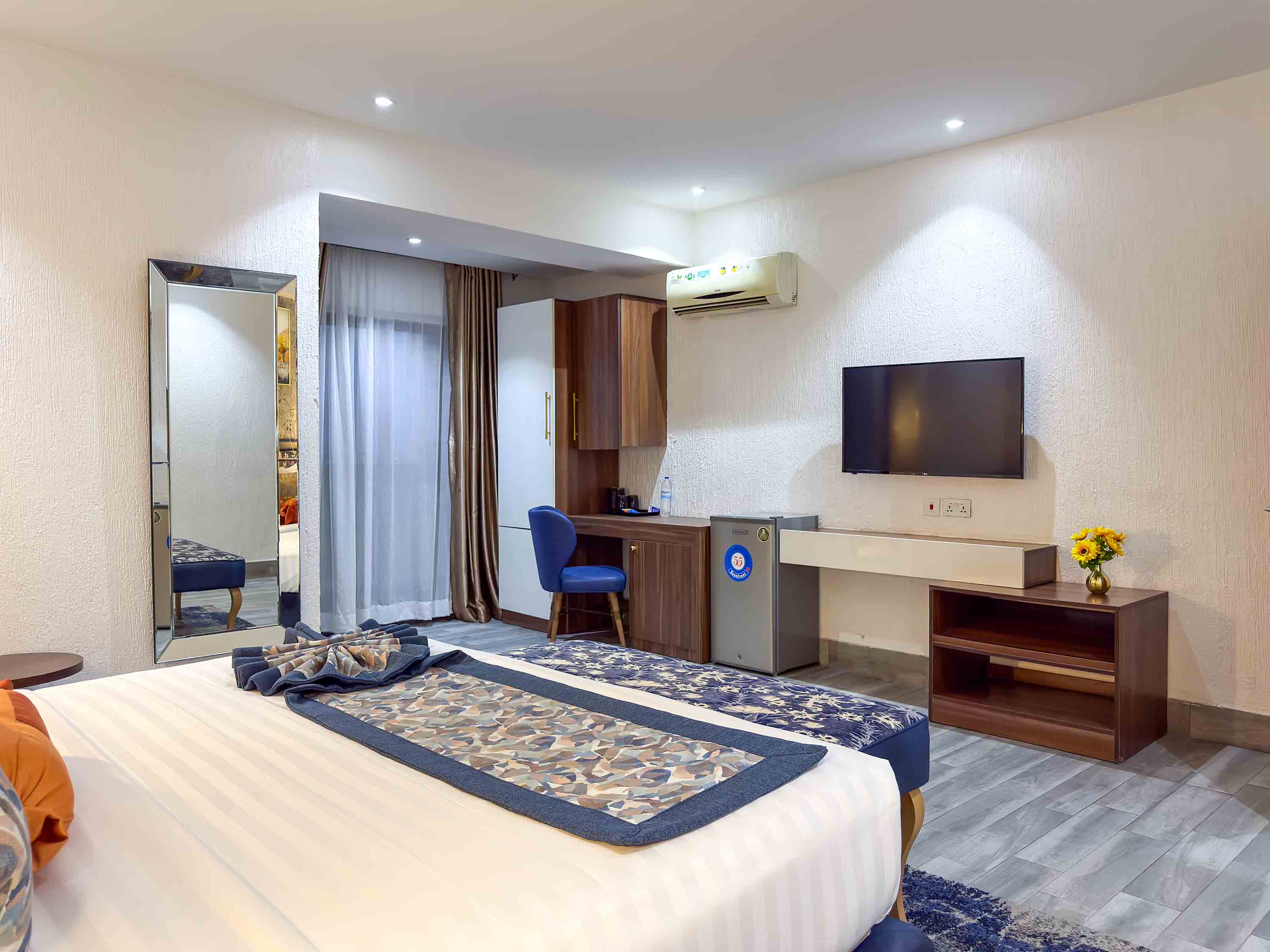 EXECUTIVE SUITE